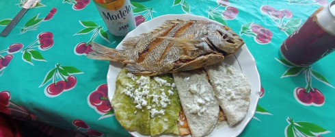 Mariscos El Pino food