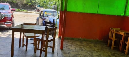 Taqueria Los Tamarindos, México inside