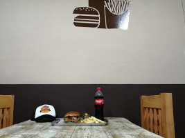 Emery´s Burger food