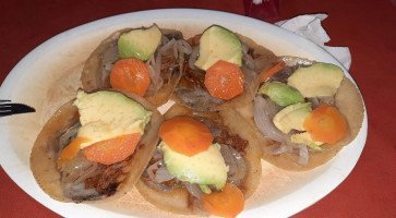 Antojitos Tios food