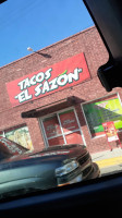 Tacos El Sazón outside