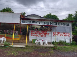 Las Higueras outside