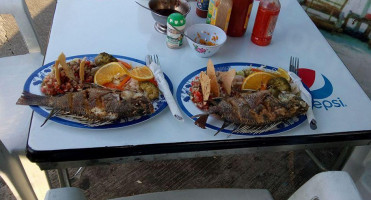 Mariscos El Mayo food