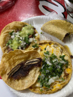 Taquería Agüayos food