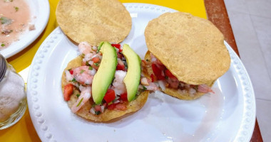 Mariscos Los Delfines, México food