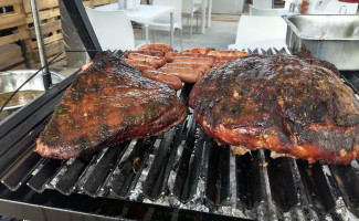 El Rey Del Choripan Y La Reina Empanada. food