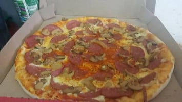 Martinis Pizza food