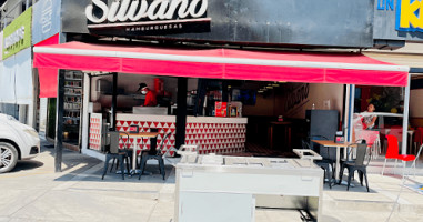 Hamburguesas Silvano outside