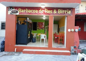 Tacos Y Birrias El Güero inside