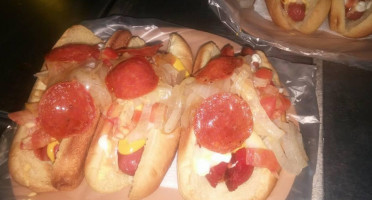 Hot Dogs Y Hamburguesas El Cuchitril food