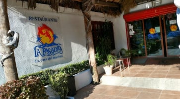 La Pasadita outside