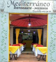 Mediterraneo Pizzeria inside