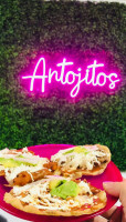 Antojitos Los Gueros food