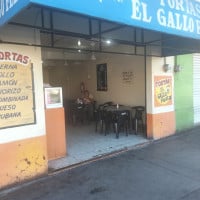 Tortas El Gallo Feliz food