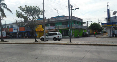 Tortas El Gallo Feliz food