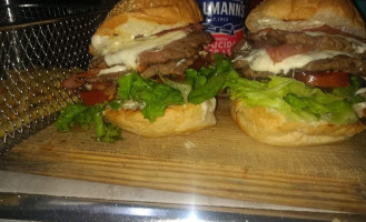 Hamburguesas El Capitan food