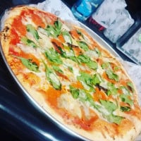 The Lucky Pizza Flores Magon food