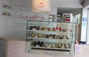 Cupcakery outside