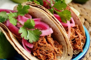 Las Cazuelitas De La Tía Pibil food