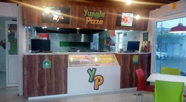 Yungla Pizza Cuauhtemoc outside