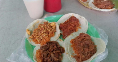 Taquería La Pasadita food