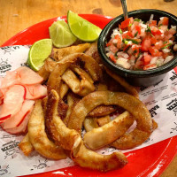 La Banqueta Taquería food