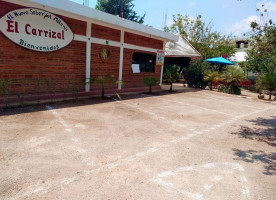 El Carrizal Oficial outside