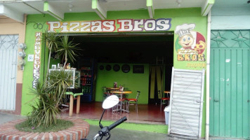 Pizzas Bros inside