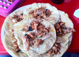 Tacos Los Pioneros food