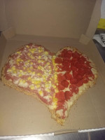 Candy's Pizzeria food