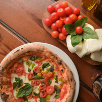 Tomate Pizzeria Napolitana • Colima food