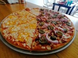 Cornelios Pizza food