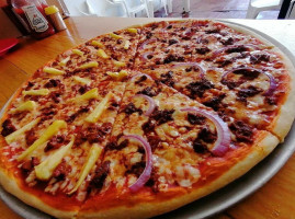 Cornelios Pizza food