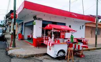 Taqueria La Mamá Del Mono outside