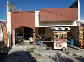 Hamburguesas Al Carbón Kadriel outside