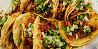 Tacos El Bulbo food