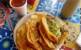 Taquería Chuy Palacios food