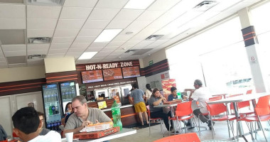 Little Caesars Deportiva food