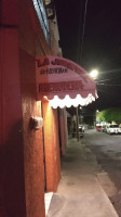 La Jiménez outside