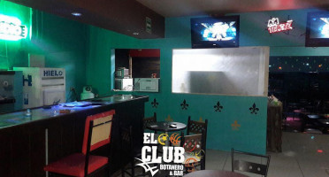 El Club Botanero inside