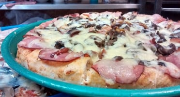 Pizzas Torres food