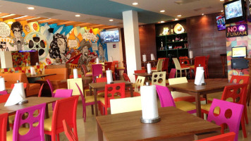 Las Alitas inside