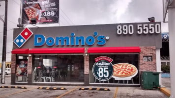 Domino's outside