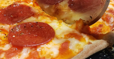 Pizza Piola food