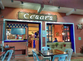 Cesar's Pizzería Y inside