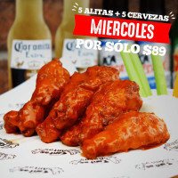 Santas Alitas Miravalle food