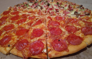 Serrano's Pizza food