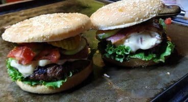 Maluciou's Burger food