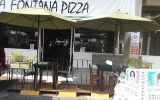 La Fontana Pizza inside