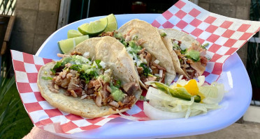 Taquería A La Medida food